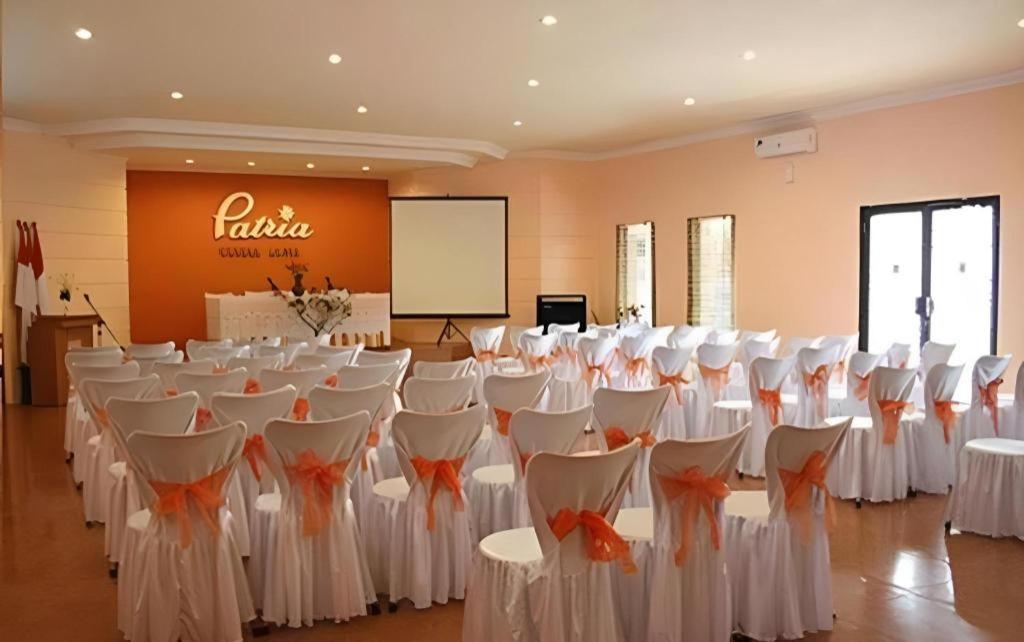 Patria Garden Hotel Blitar Extérieur photo