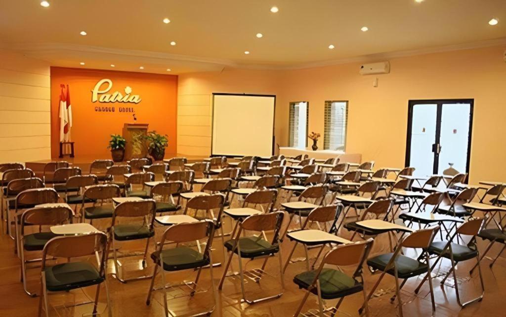 Patria Garden Hotel Blitar Extérieur photo