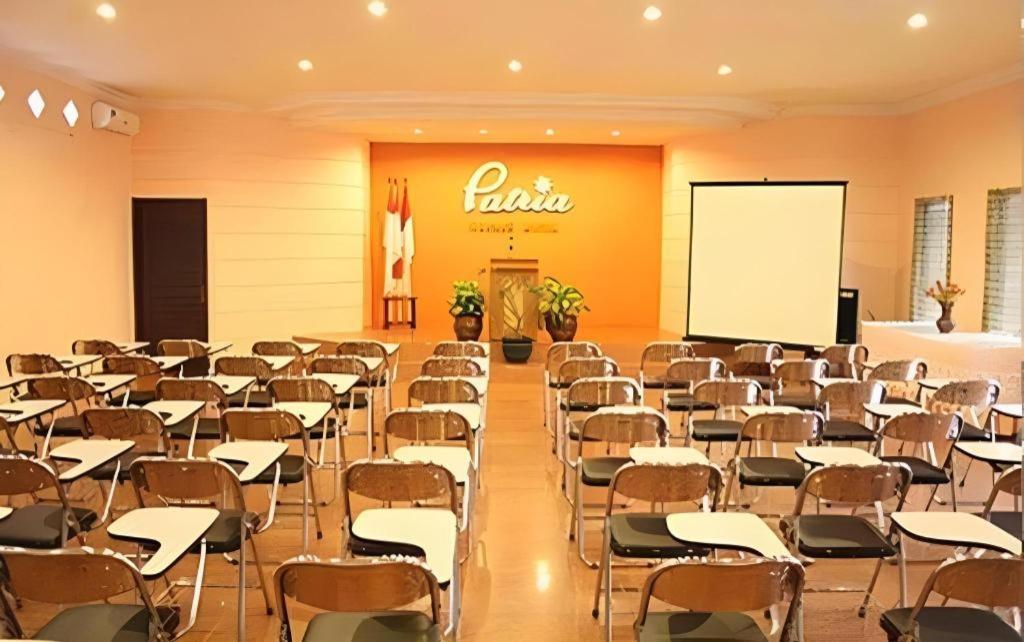 Patria Garden Hotel Blitar Extérieur photo