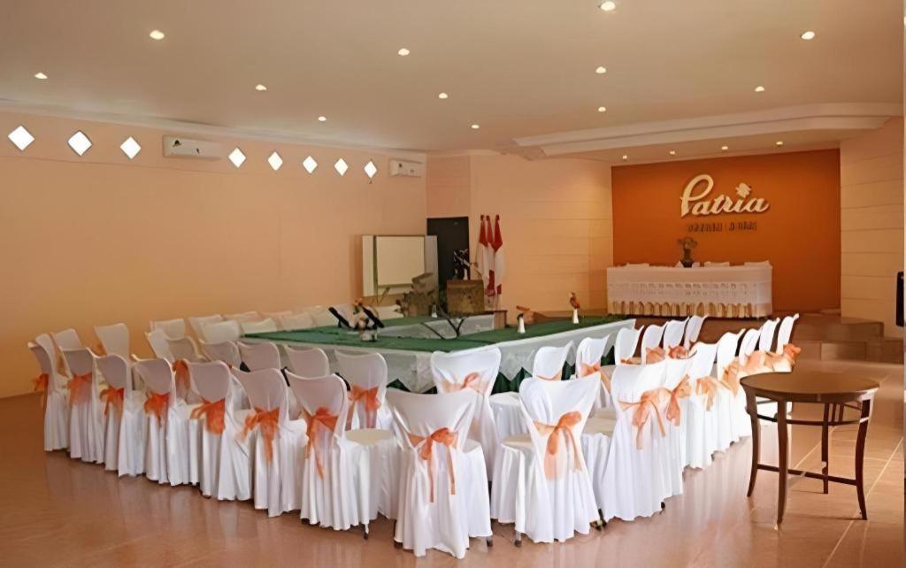 Patria Garden Hotel Blitar Extérieur photo