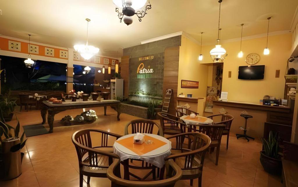 Patria Garden Hotel Blitar Extérieur photo