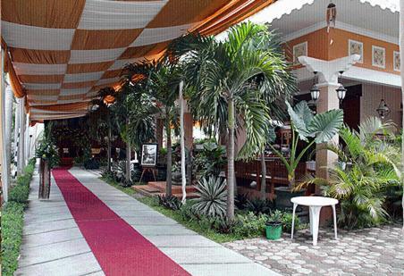Patria Garden Hotel Blitar Extérieur photo