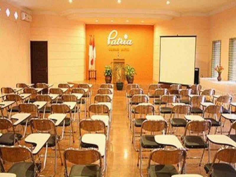 Patria Garden Hotel Blitar Extérieur photo
