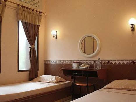 Patria Garden Hotel Blitar Extérieur photo